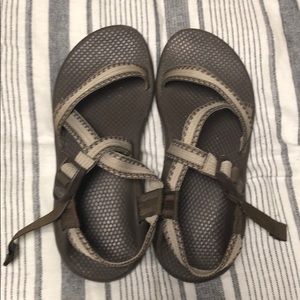 Brown chaco